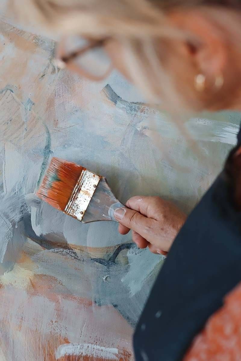 Photograph of Matakana artist painting in studio