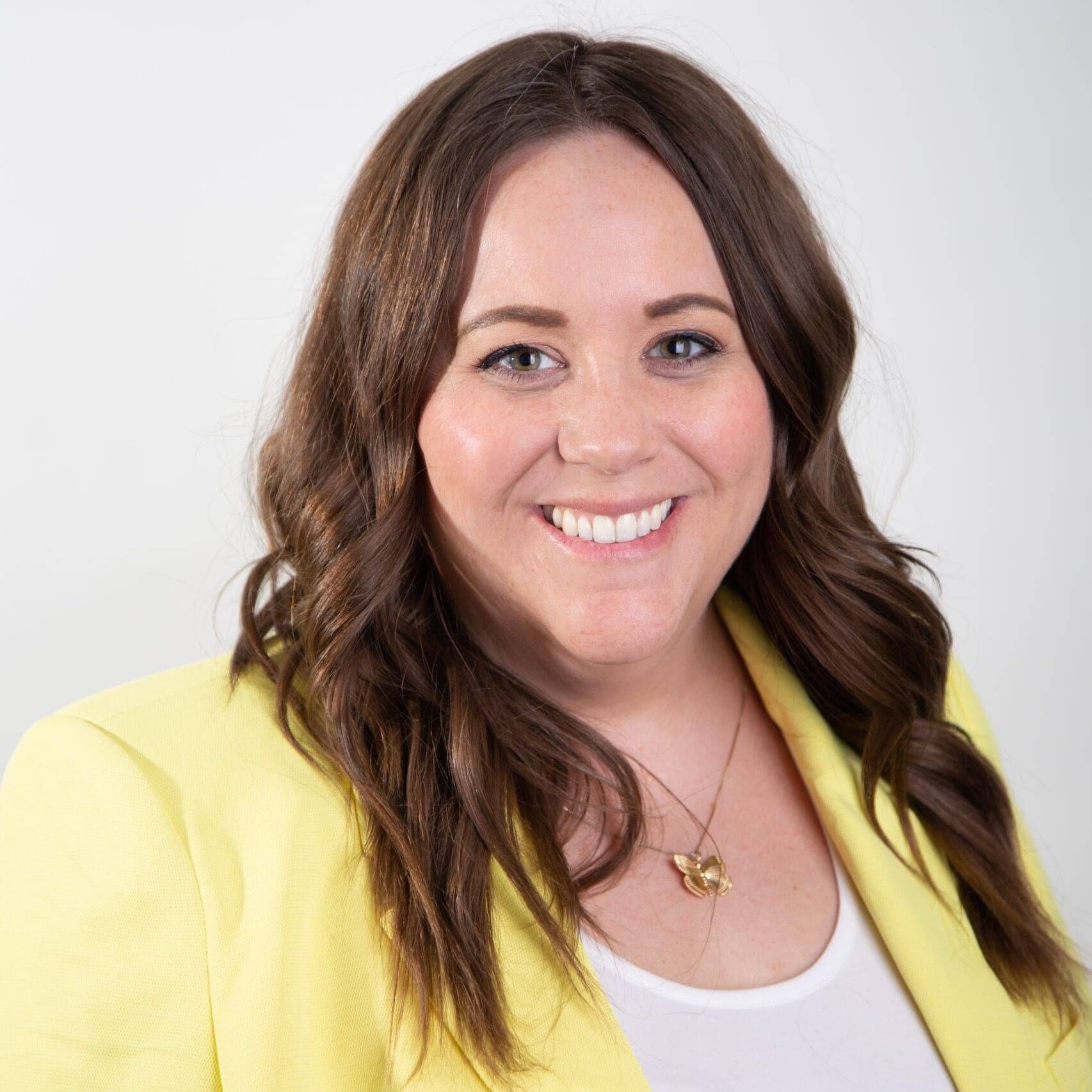 Dr Thea Comeau speaking with Sian Simpson about post-traumatic growth, healing, and life after trauma on the Bountifull Podcast.