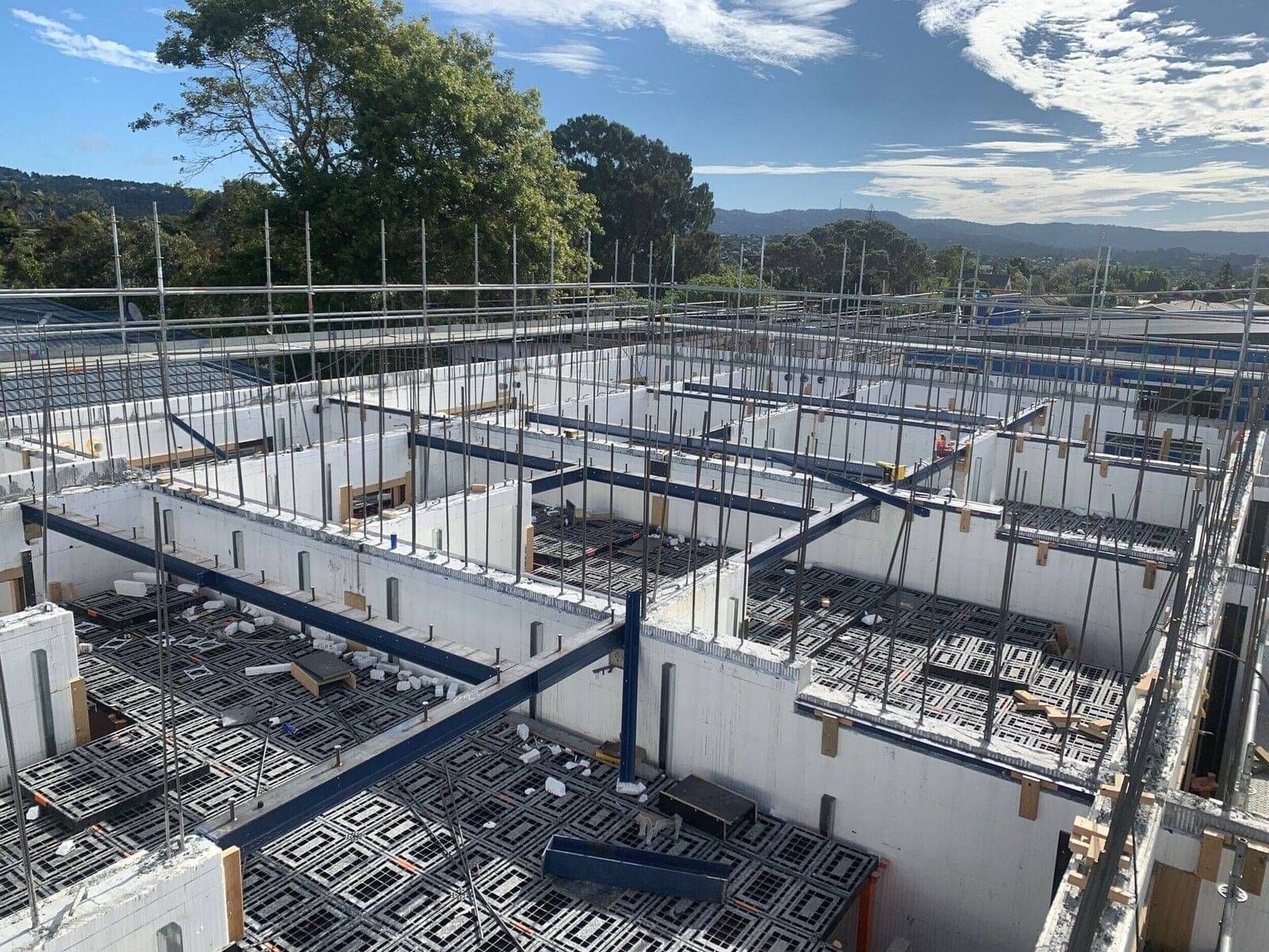 Copied and cropped from https://commons.wikimedia.org/wiki/File:Te_Uku_Wind_Farm_(2).jpg author unknown