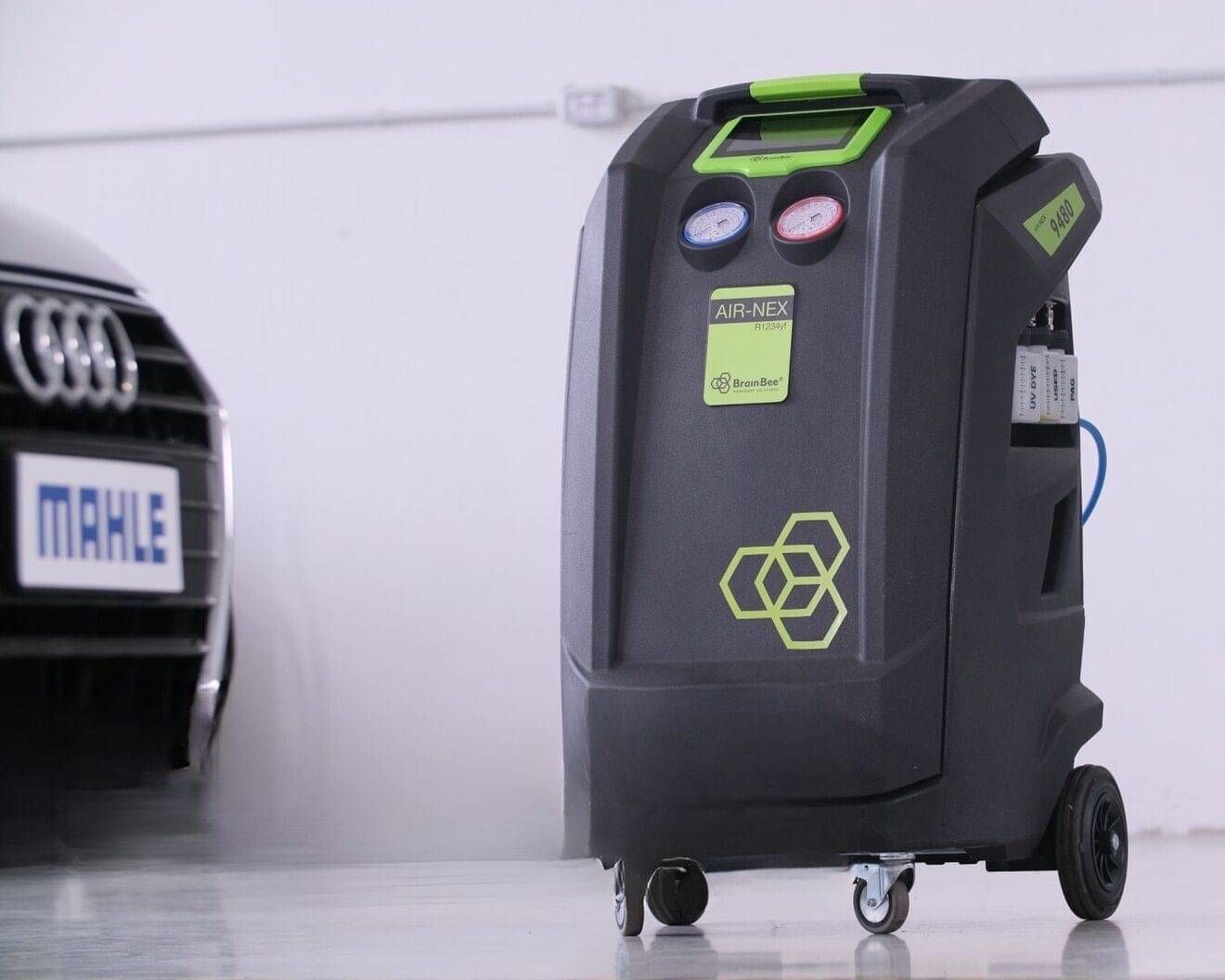 AUTOMOTIVE AIR CONDITIONING SERVICING