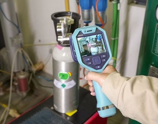Fotric Imaging Camera detecting a gas leak