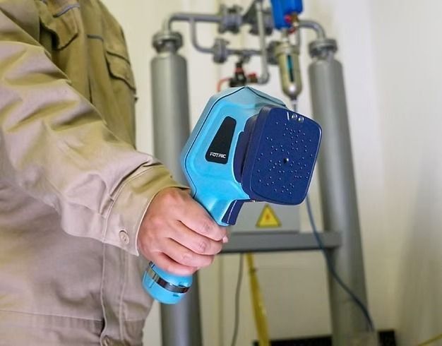 Fotric TD2e Acoustic imaging Camera kit in use