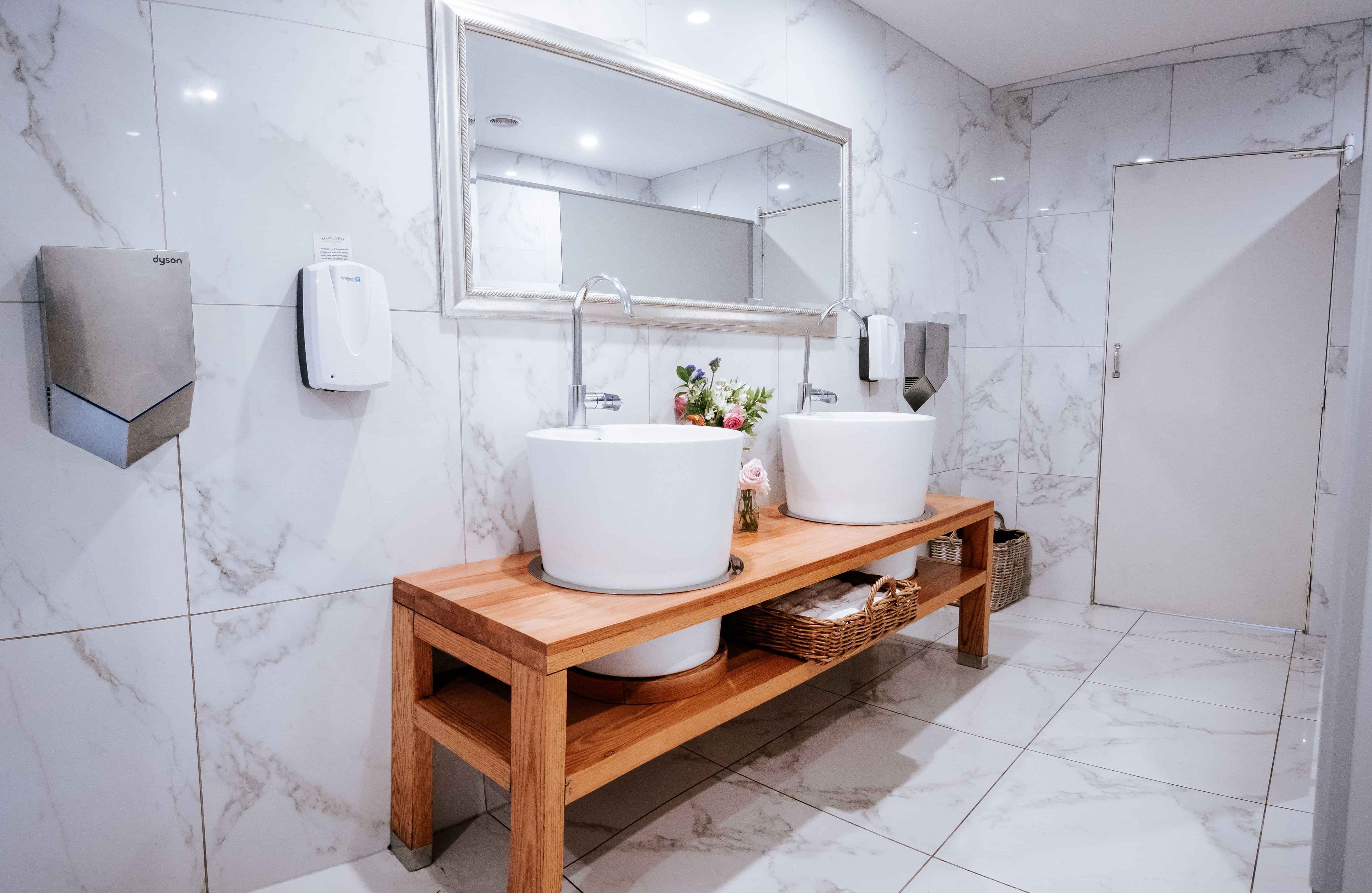 Markovina Vineyard Estate Bathroom Facilities