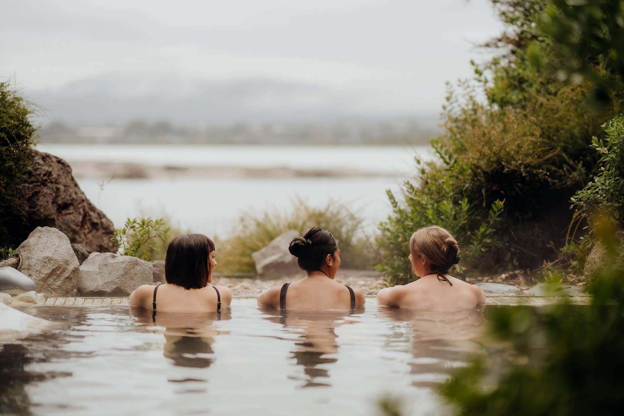 Polynesian Spa’s Deluxe Lake Spa