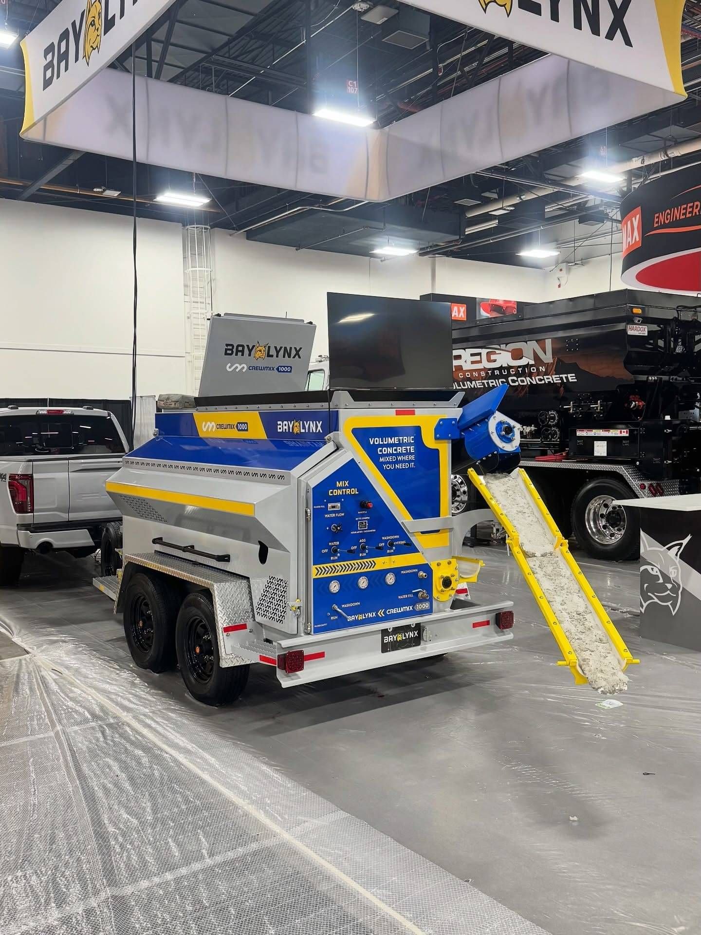 Crewmix CM1000 machine with Bay-Lynx signage at the World Of Concrete show 2026