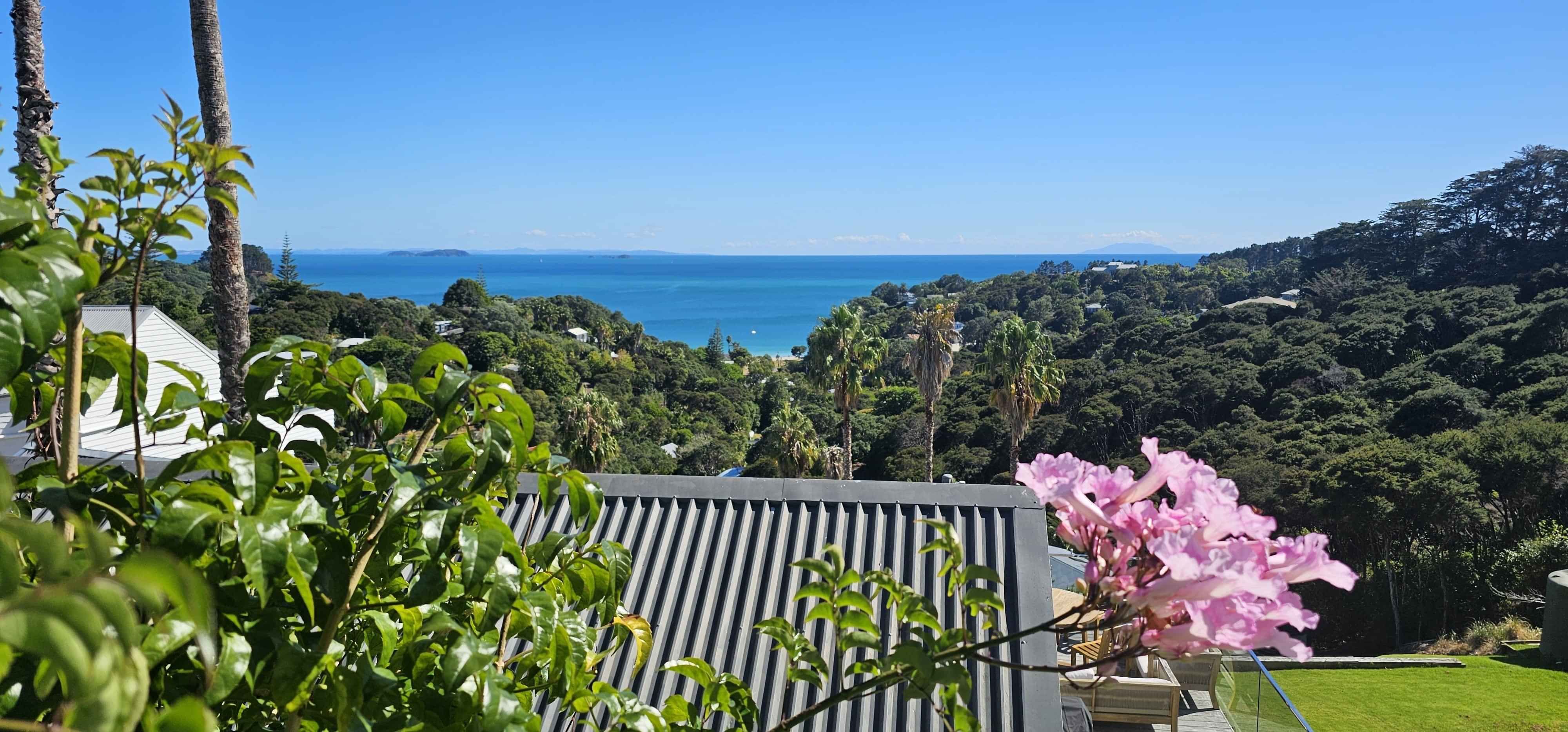 Palm Beach Chalet View of Mawhitipana Bay & the Greater Hauraki Gulf 