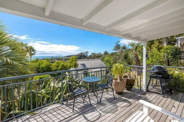 Palm Beach Chalet View of Mawhitipana Bay & the Greater Hauraki Gulf 