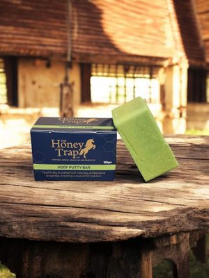 The Honey Trap Hoof Putty Bar