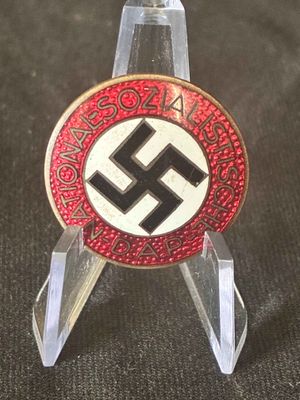 (SOLD)Excellent NSDAP membership badge.
