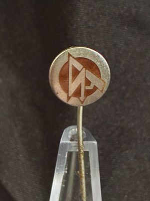 (SOLD)enamelled SA badge.