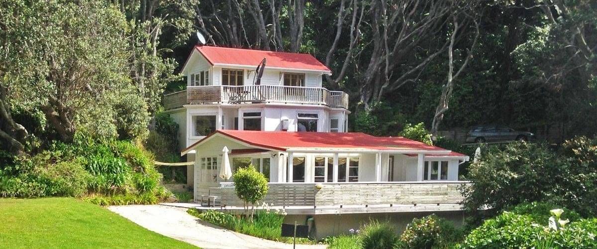 Ohiwa Seascape Studios: Ohiwa Beach Accommodation