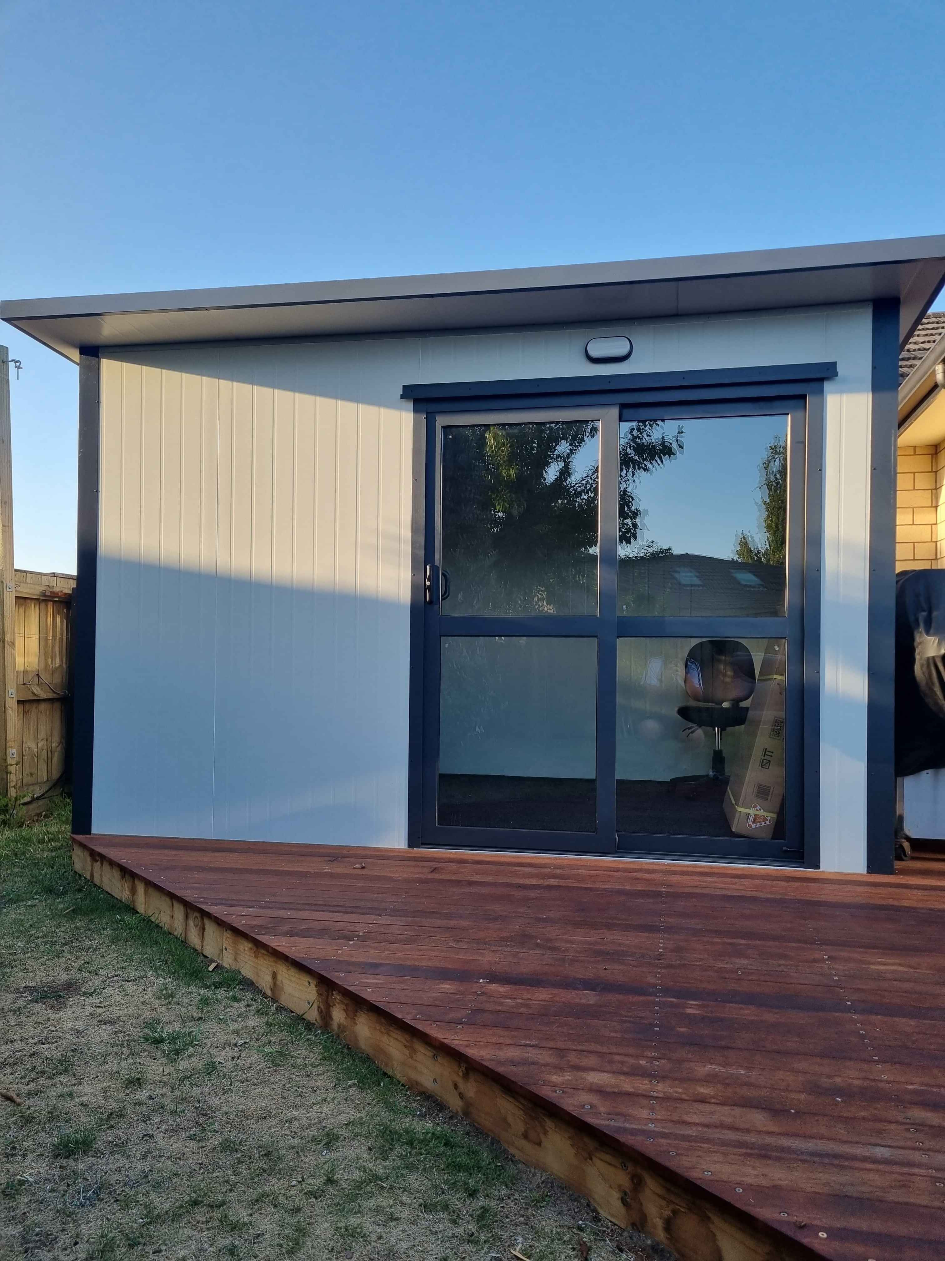 6m x 2.7m very smart grey cabin