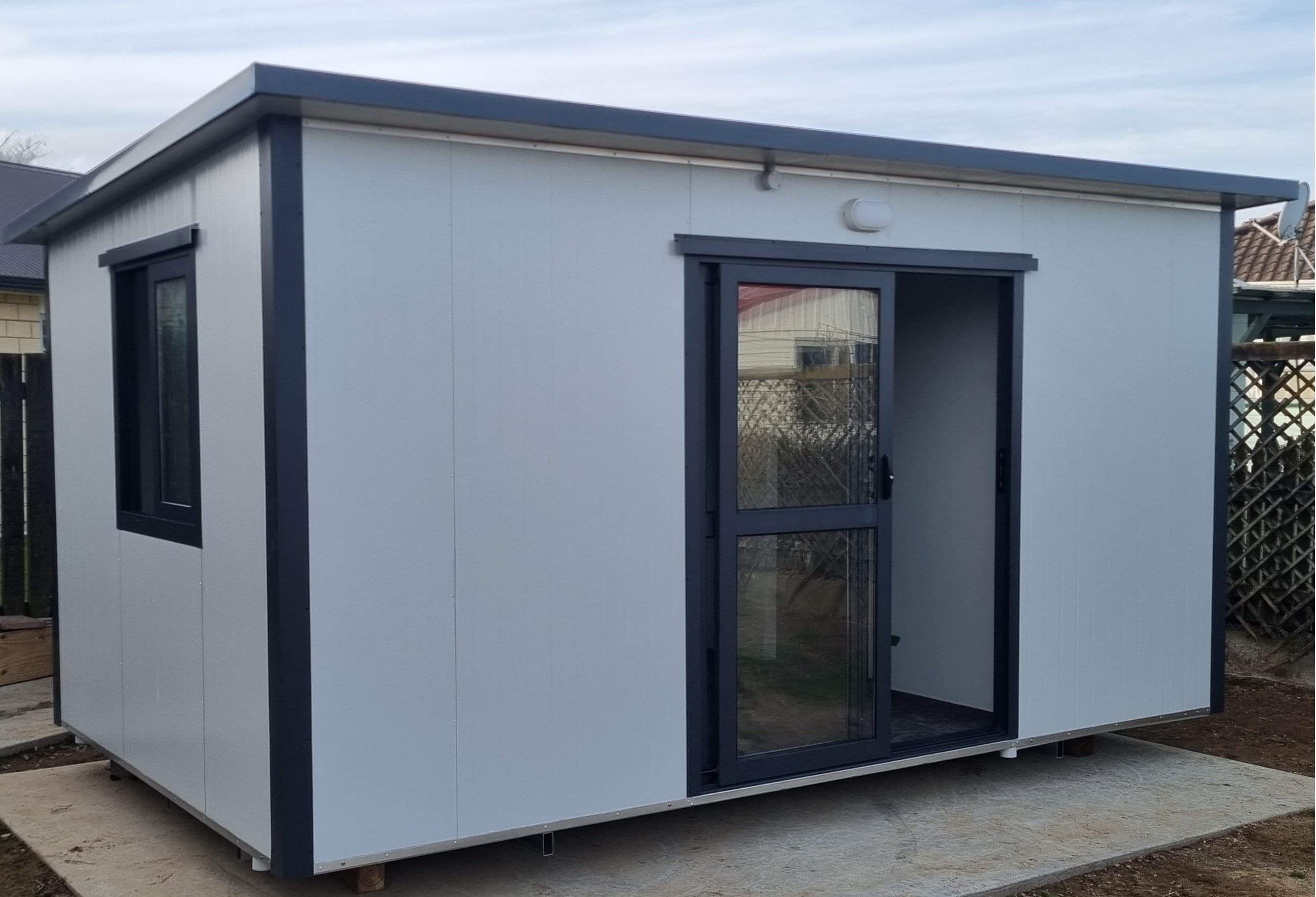 4.6m x 2.7m grey cabin with high window on the back wall