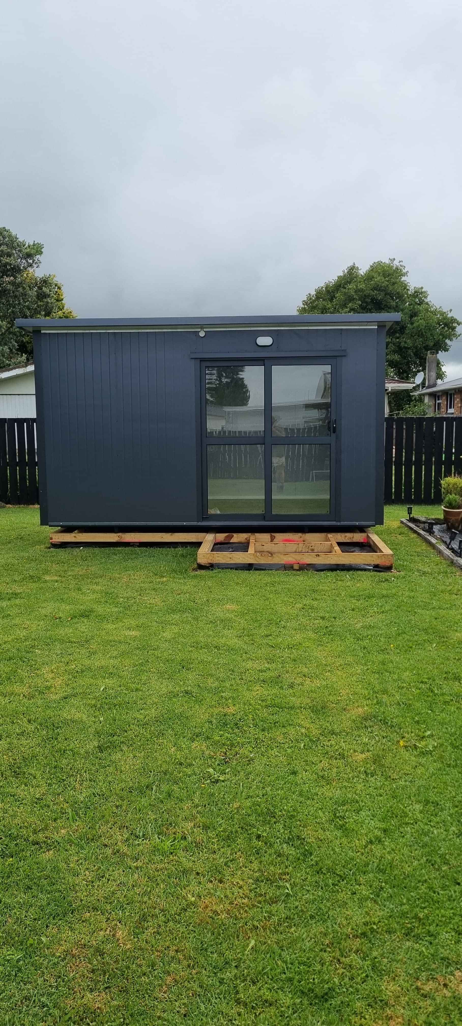 6m x 2.7m very smart grey cabin