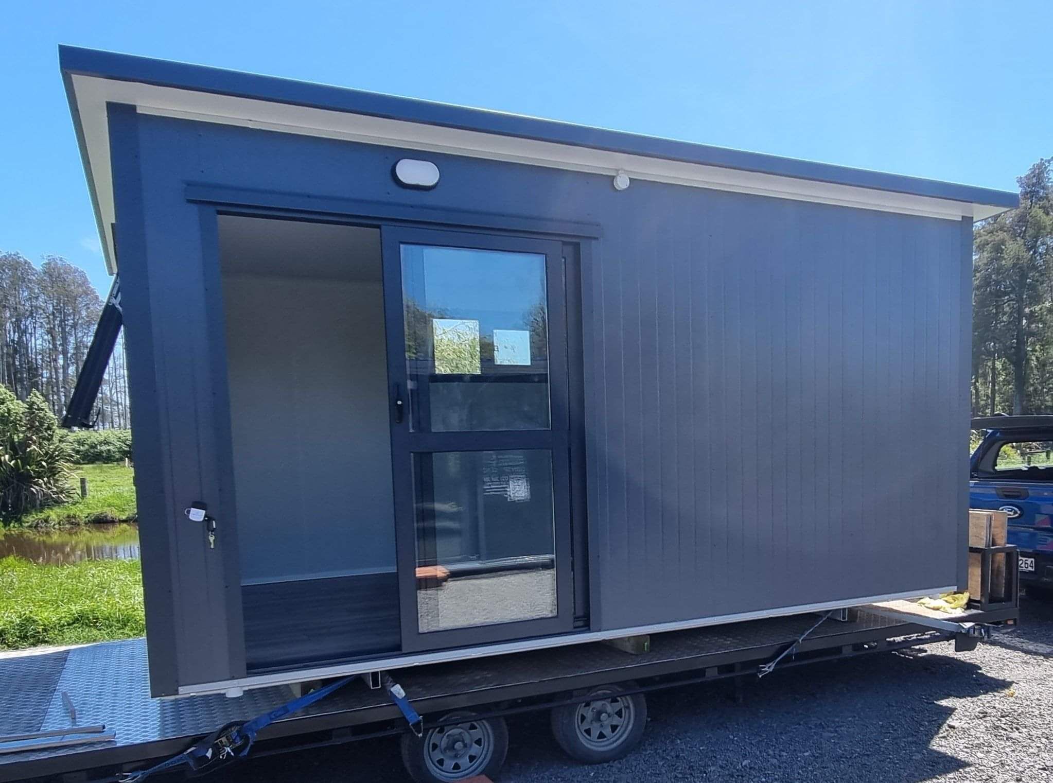 4.6m x 2.7m grey cabin with high window on the back wall