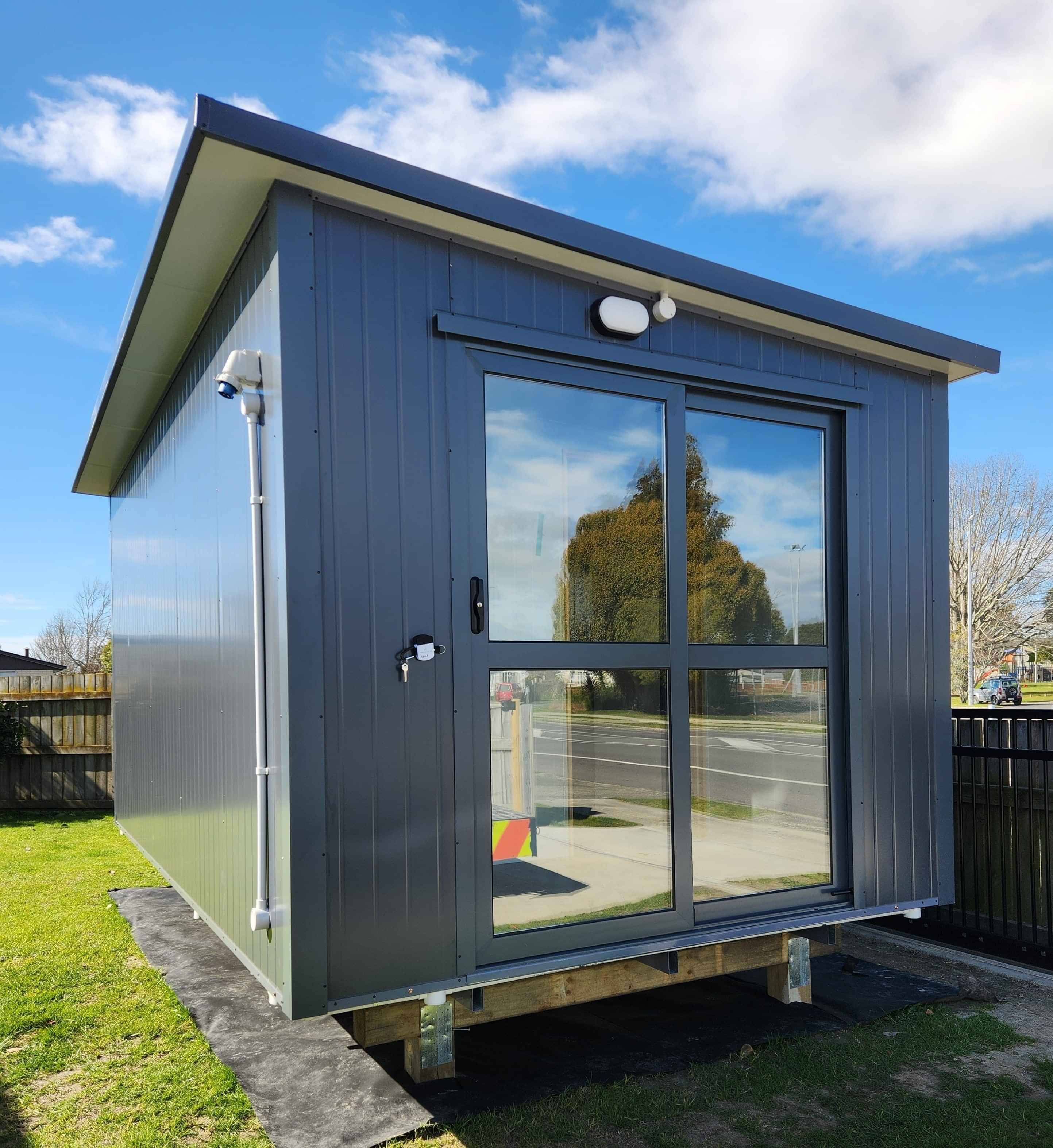 6m x 2.7m very smart grey cabin