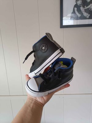 Leather converse high tops (8US)