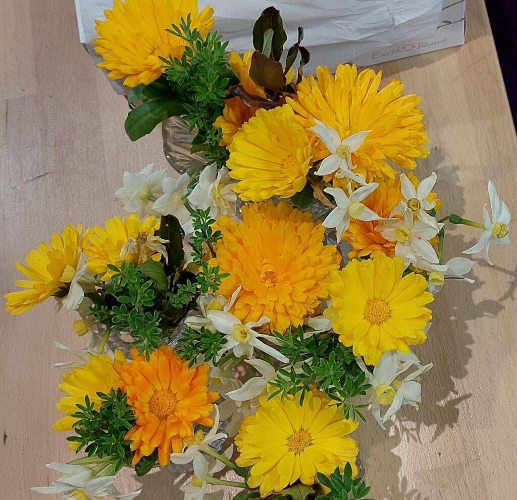 Prepare flower bouquets for Sunday