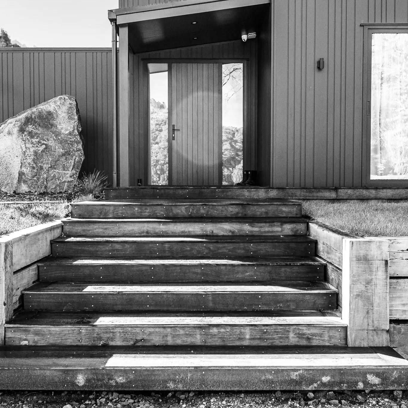modern outdoor area with fine sand and custom paving, with an emphasis on natural materials with wooden benches