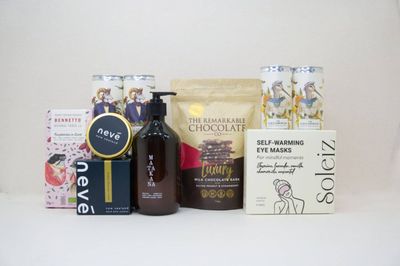 The Deluxe Pamper Gift Box