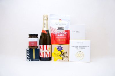 Cheers to Christmas Gift Box