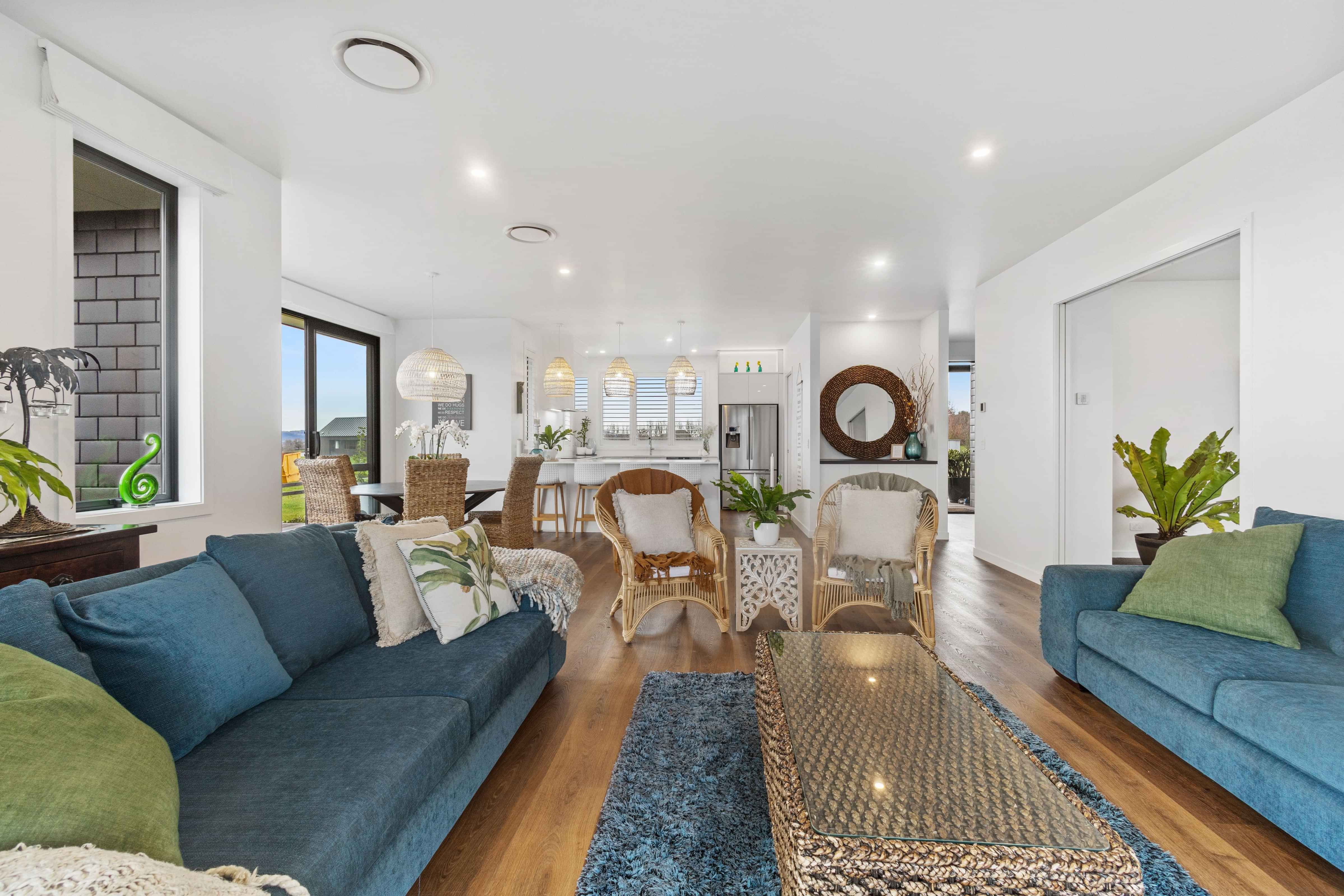 Spacious living room in Headlands build – award winning house NZ