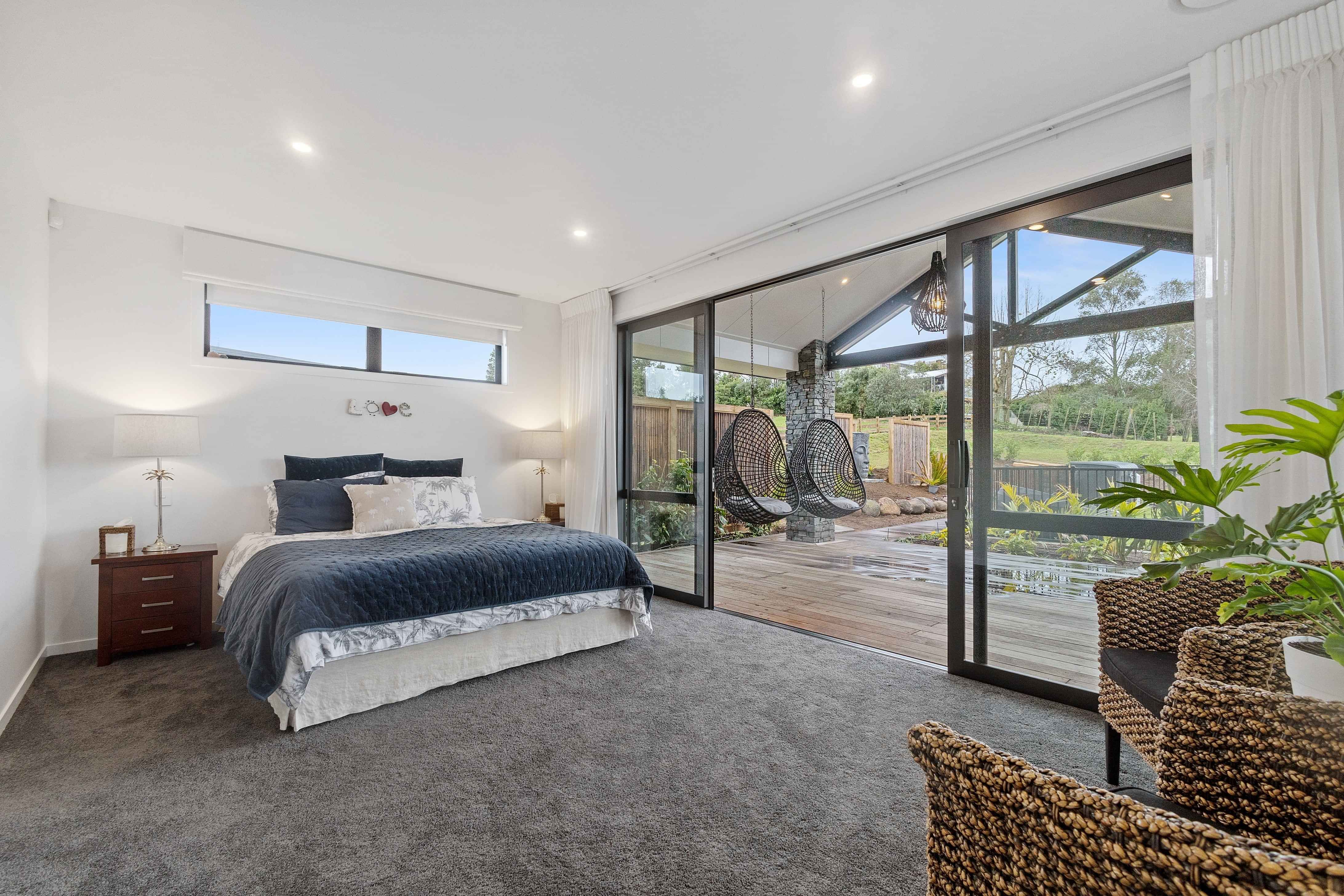 Expansive windows in Headlands build – award winning house NZ