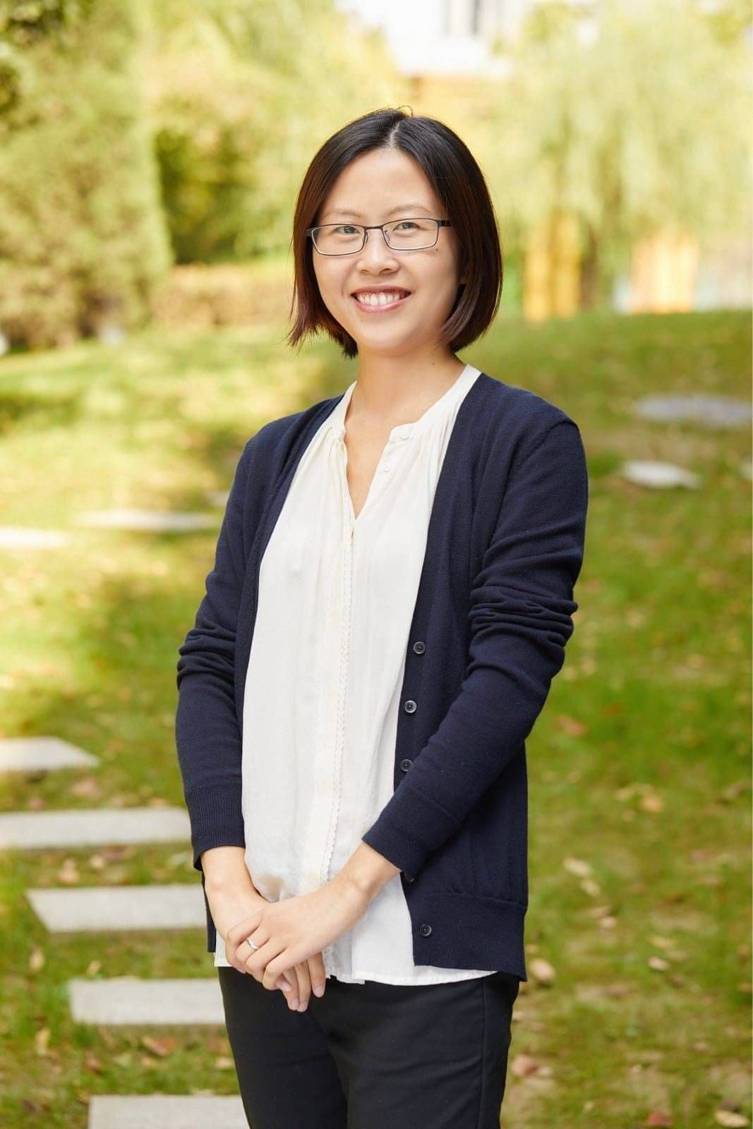 Joanna Liu supporting language work in a calm classroom