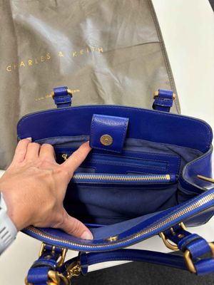 Pre-Loved CHARLES &amp; KEITH - Cobalt Blue Leather Handbag