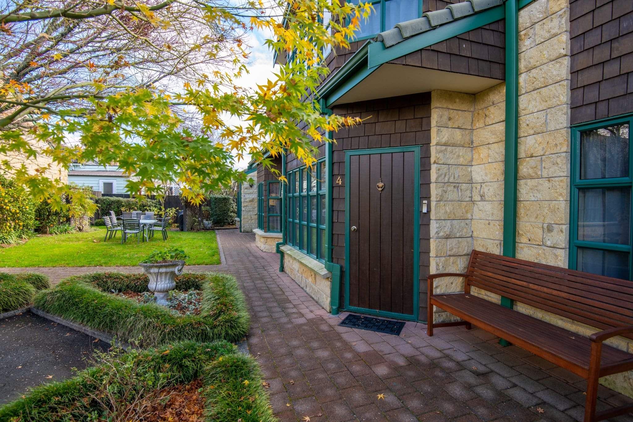 Accommodation facility in Cambridge - Cambridge Mews showing a flowering cherry tree outside it's classic building