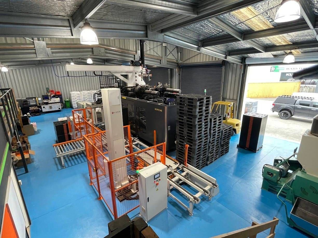 Plastic mould making machine