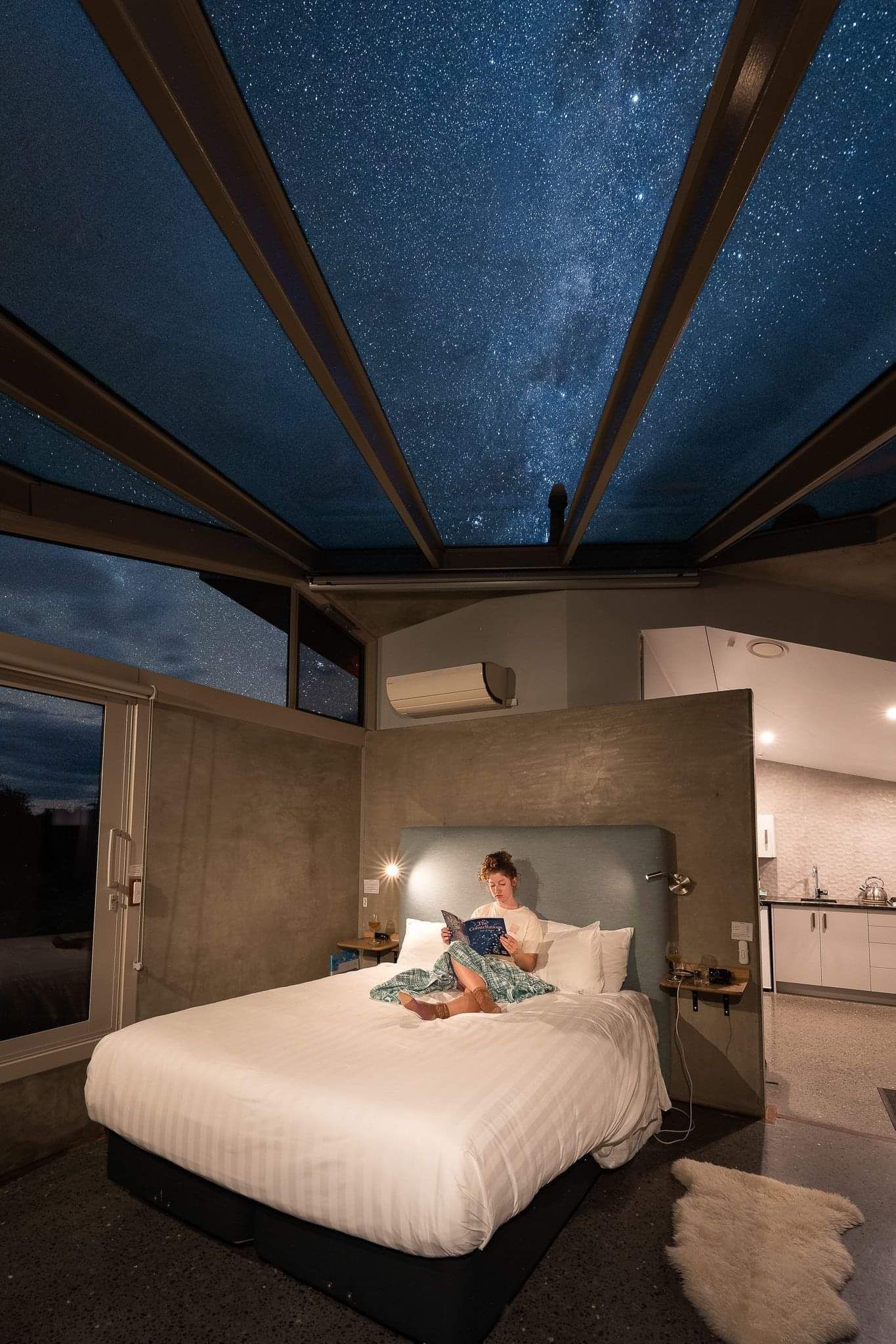 Glass-roof cabin overlooking the Mackenzie Basin