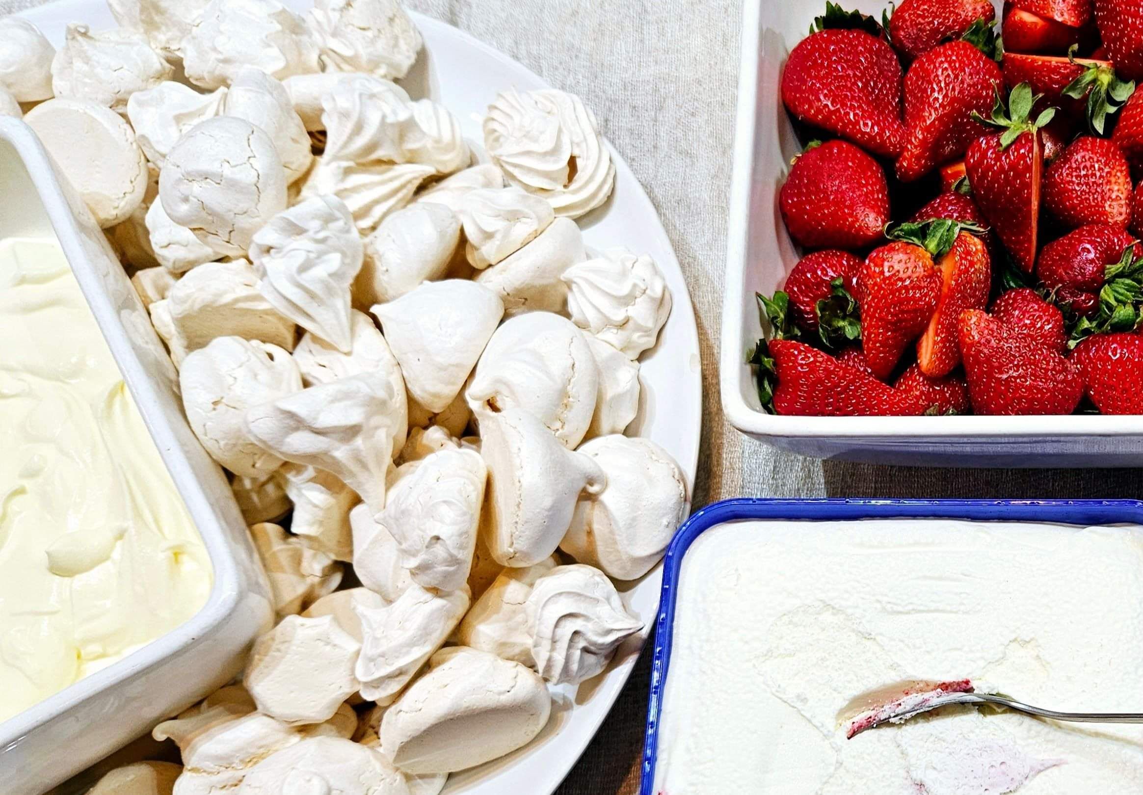 meringues, icecream, strawberries, cream