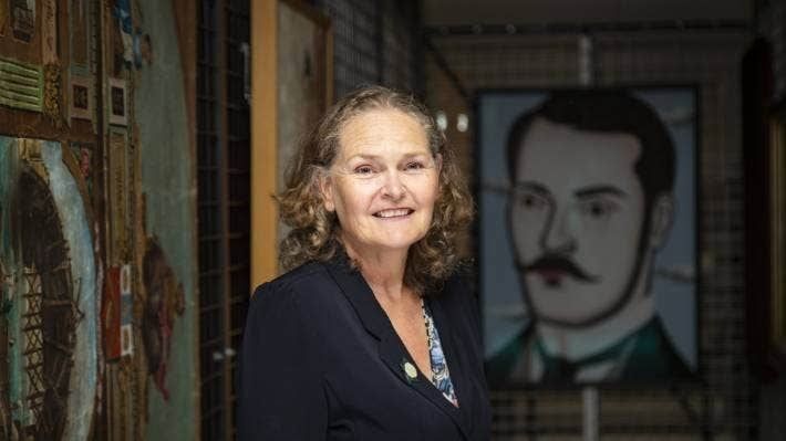 Help us: The National Library's unsolvable dilemma