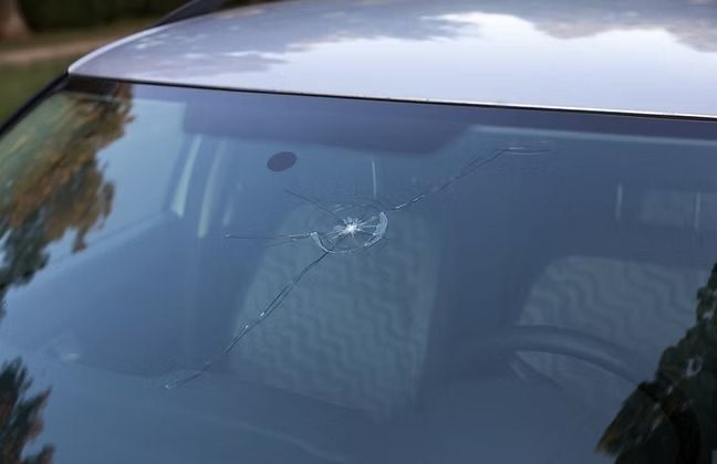 crack to vehicle windscreen