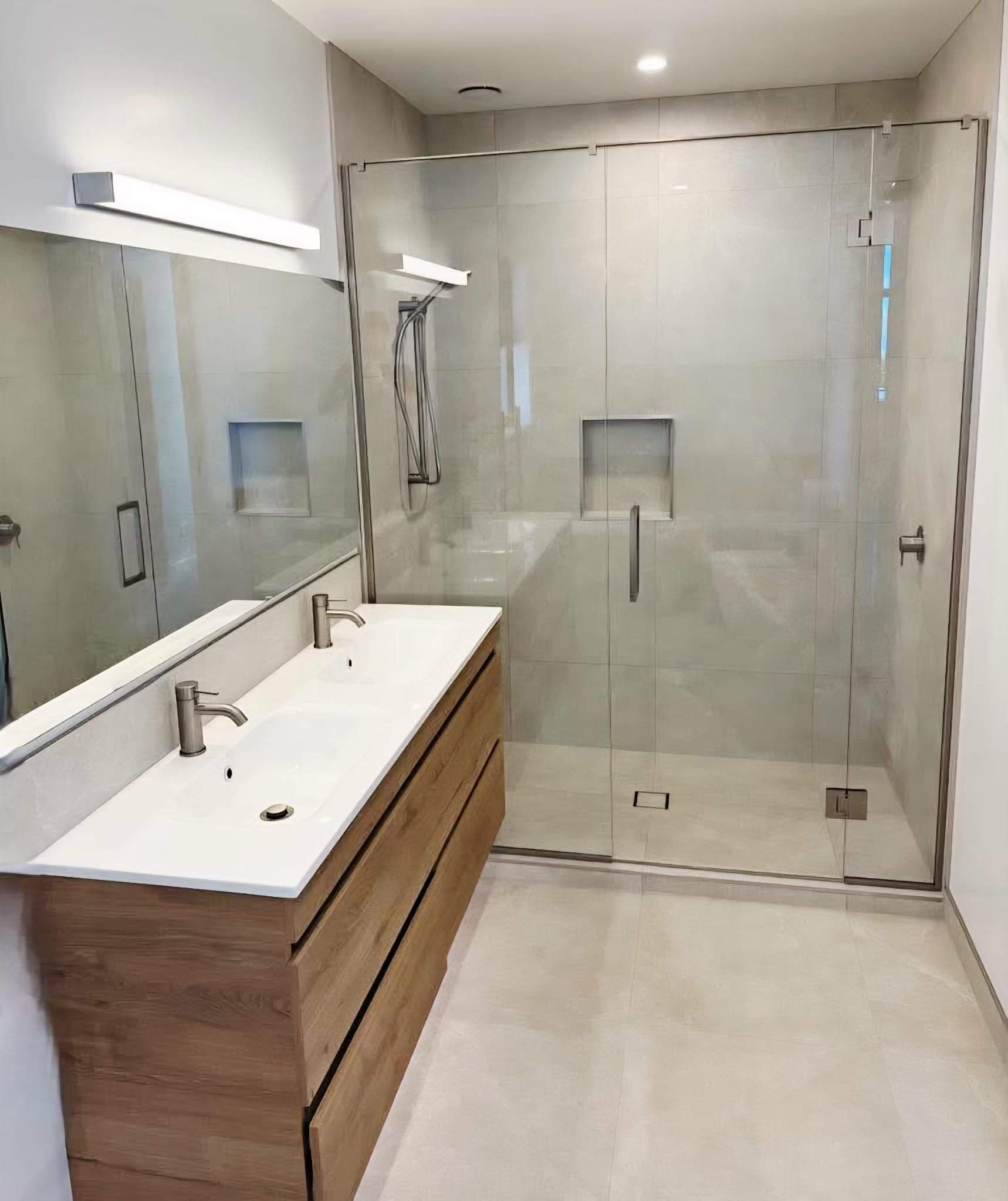 Hinged glass shower door chrome finishing