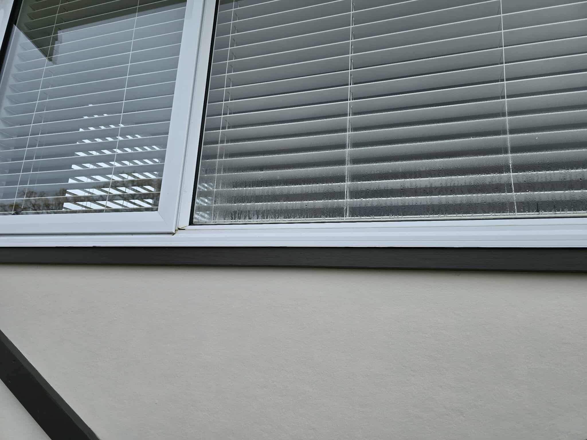 Condensation on a window without double glazing