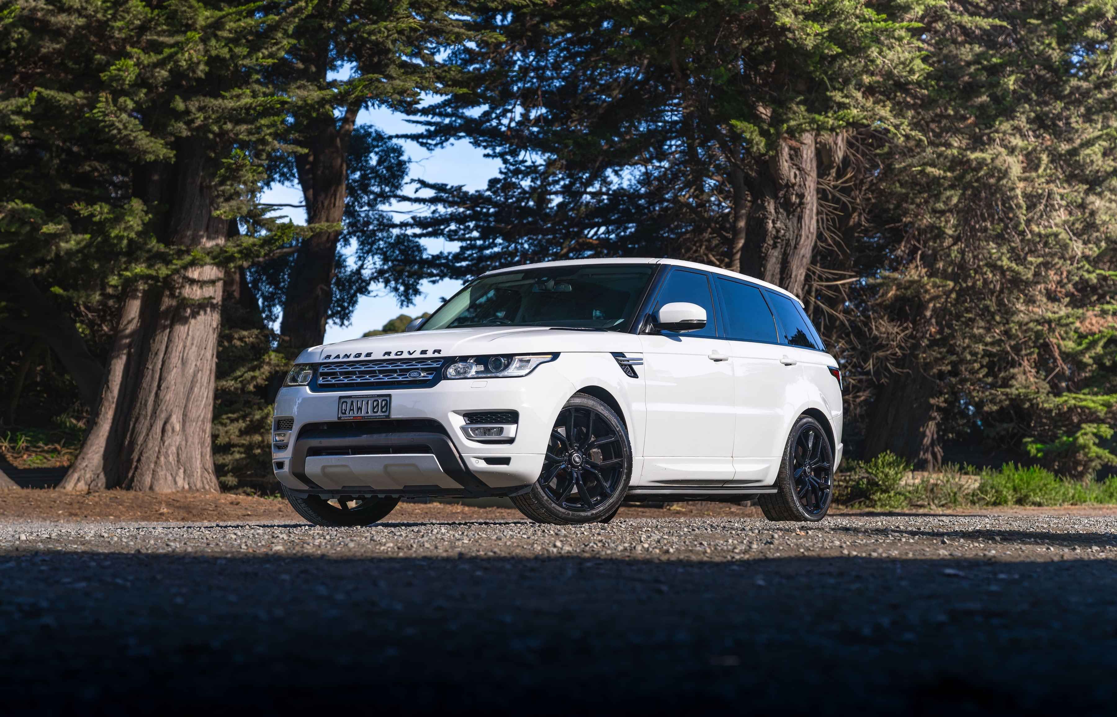 luxury travel for hunting tours in a Land Rover