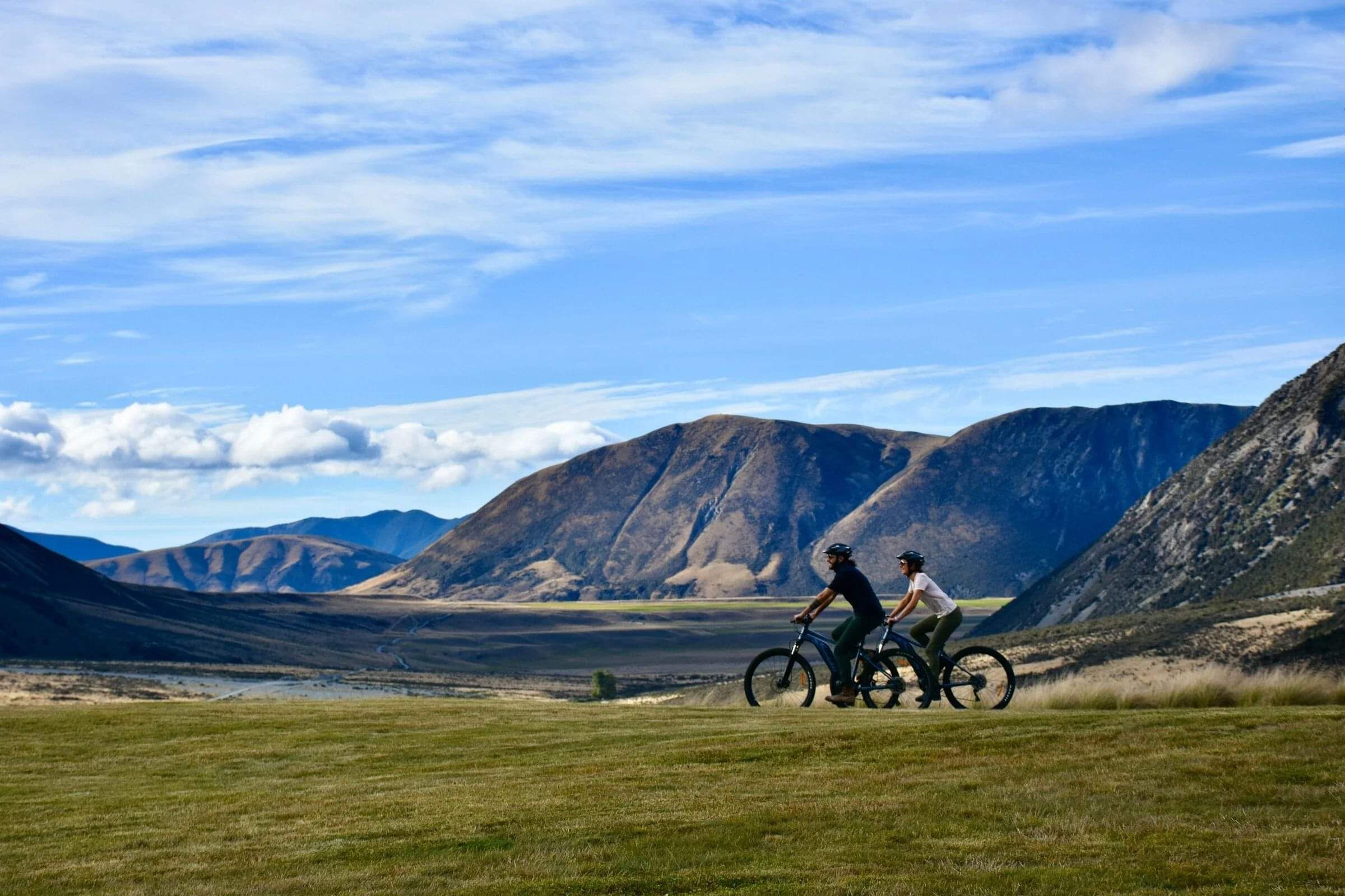 Two cyclists in the High Country