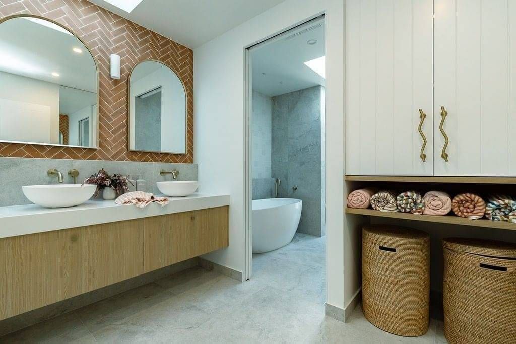 Bathroom cabinetry design