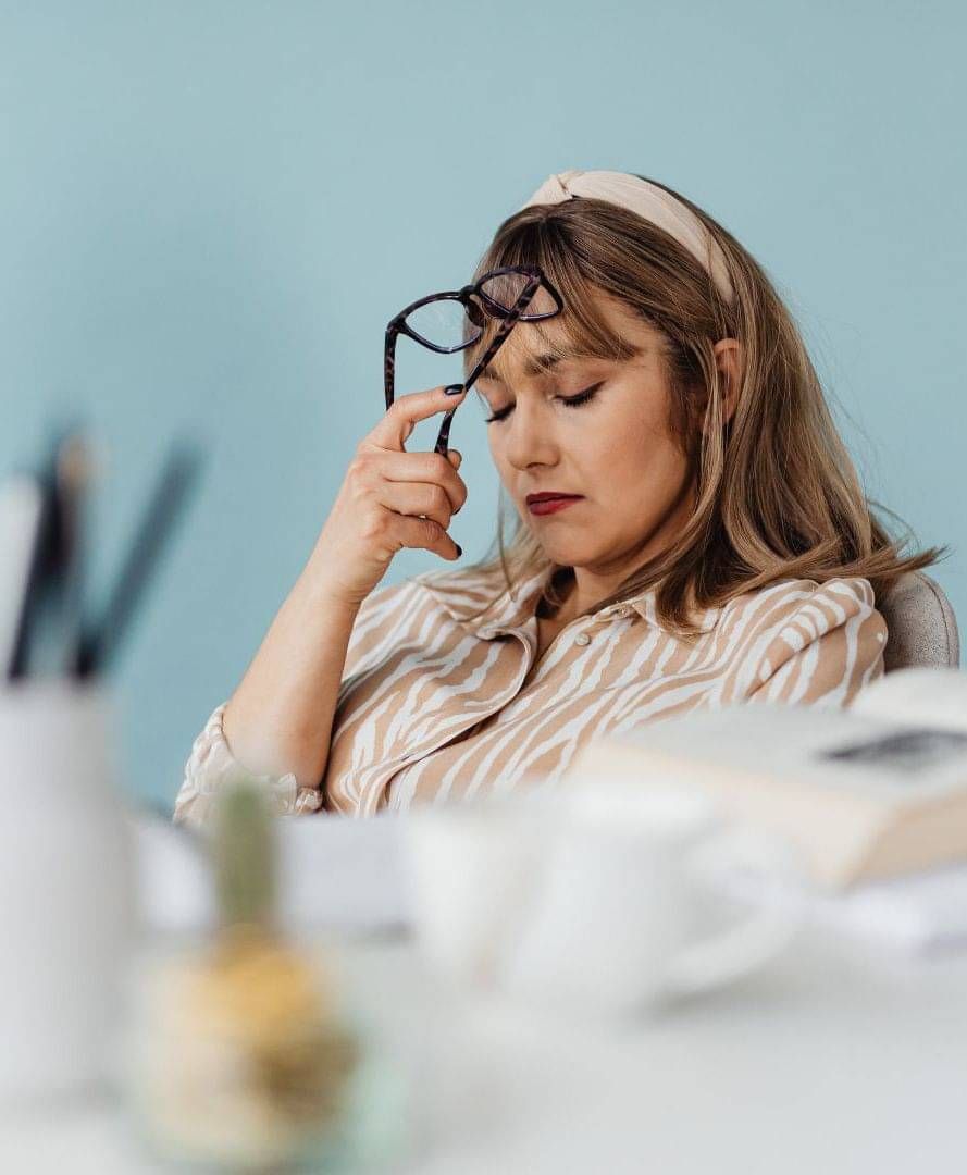 woman with migraine