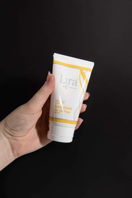 LIRA CLINICAL SPF Solar Shield 30+ Oil Free
