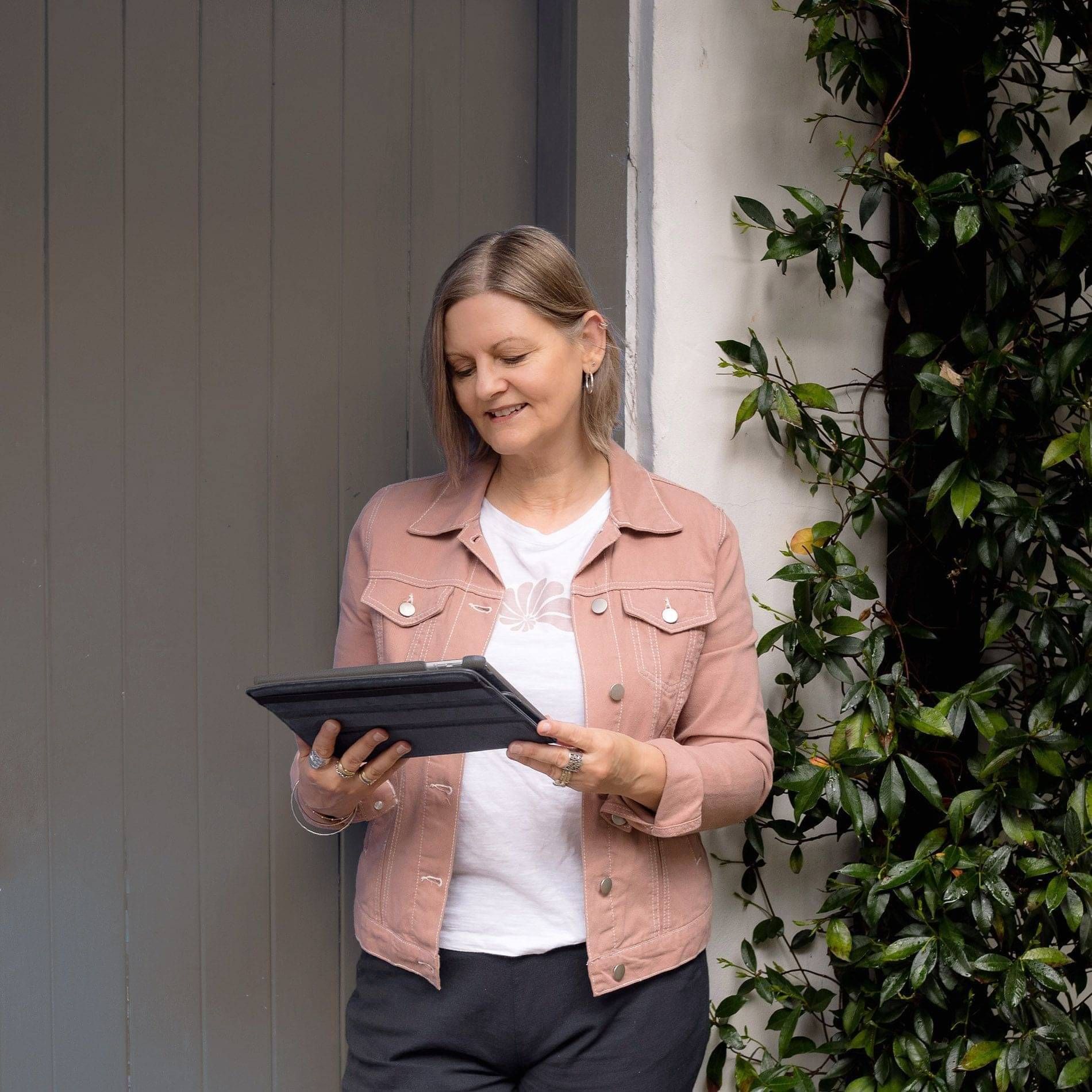 Debbie, Online Course Consultant and Thinkific Expert