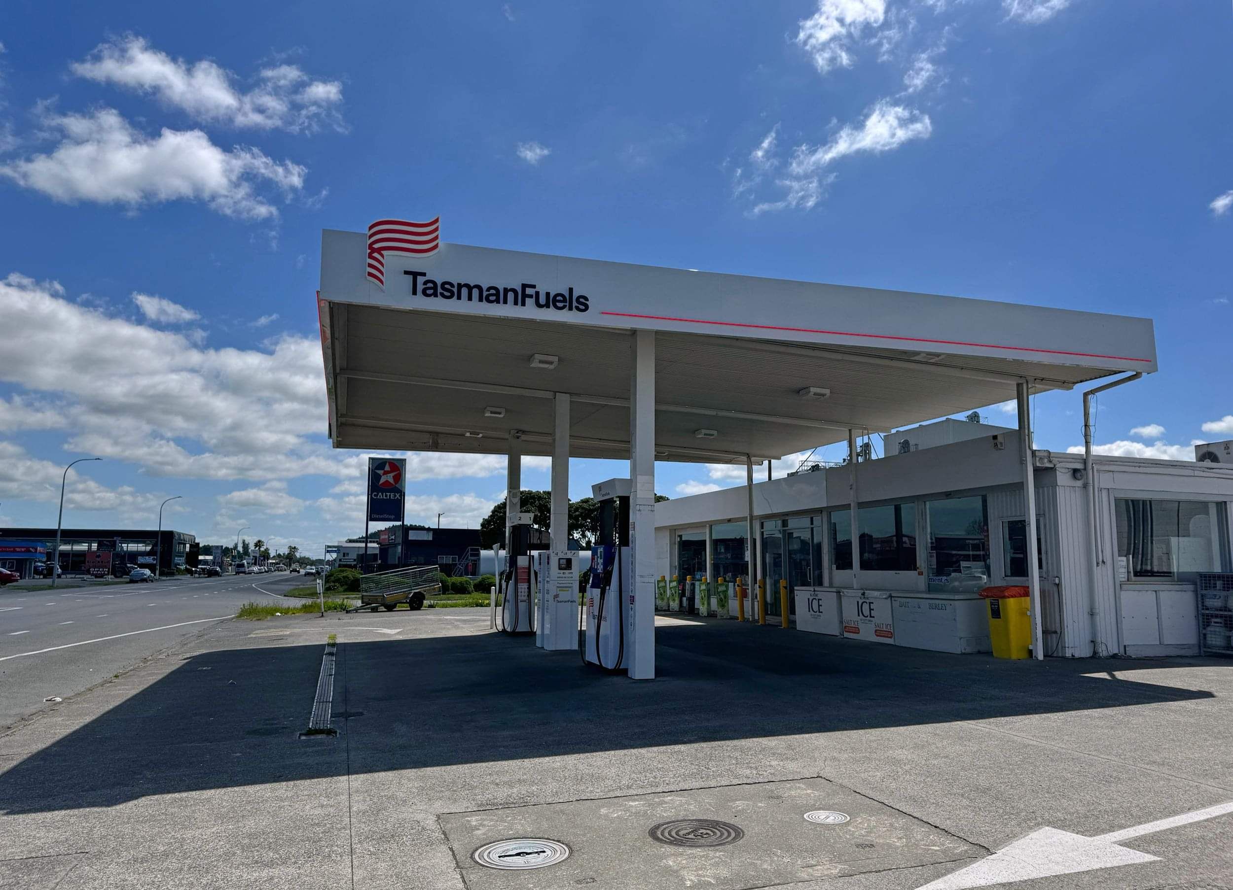 Independent fuel station using Glassbox software for site management and reporting