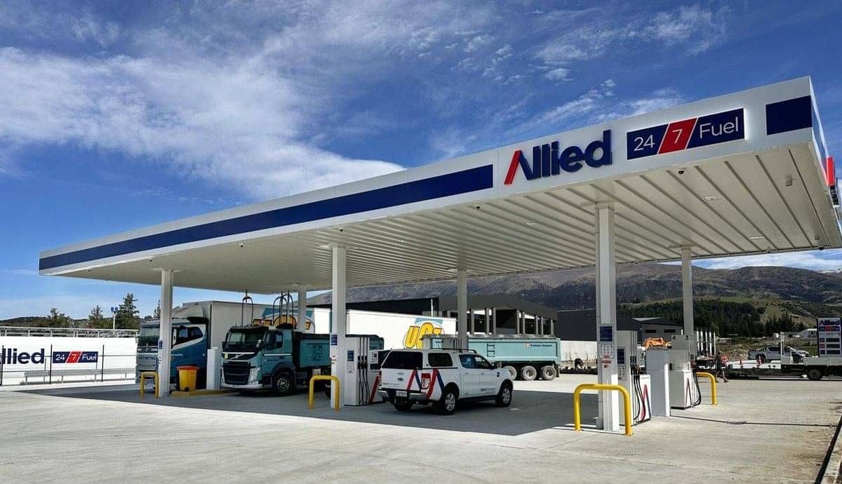 Glassbox outdoor payment terminal for self-service fuel transactions