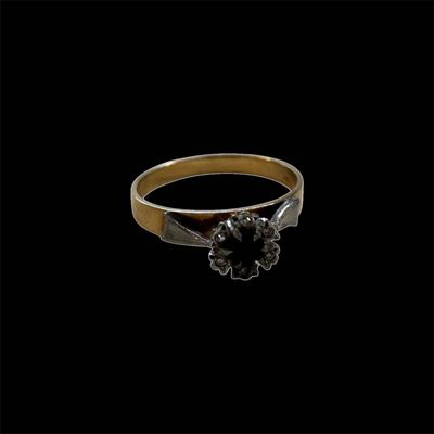 T0013	- 9CT Gold  Sapphire and Diamond Ring