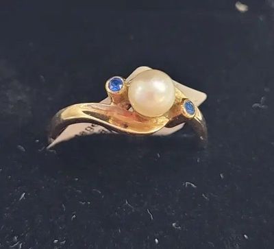 CT280758c	vintage 9ct pearl and sapphire ring size 0