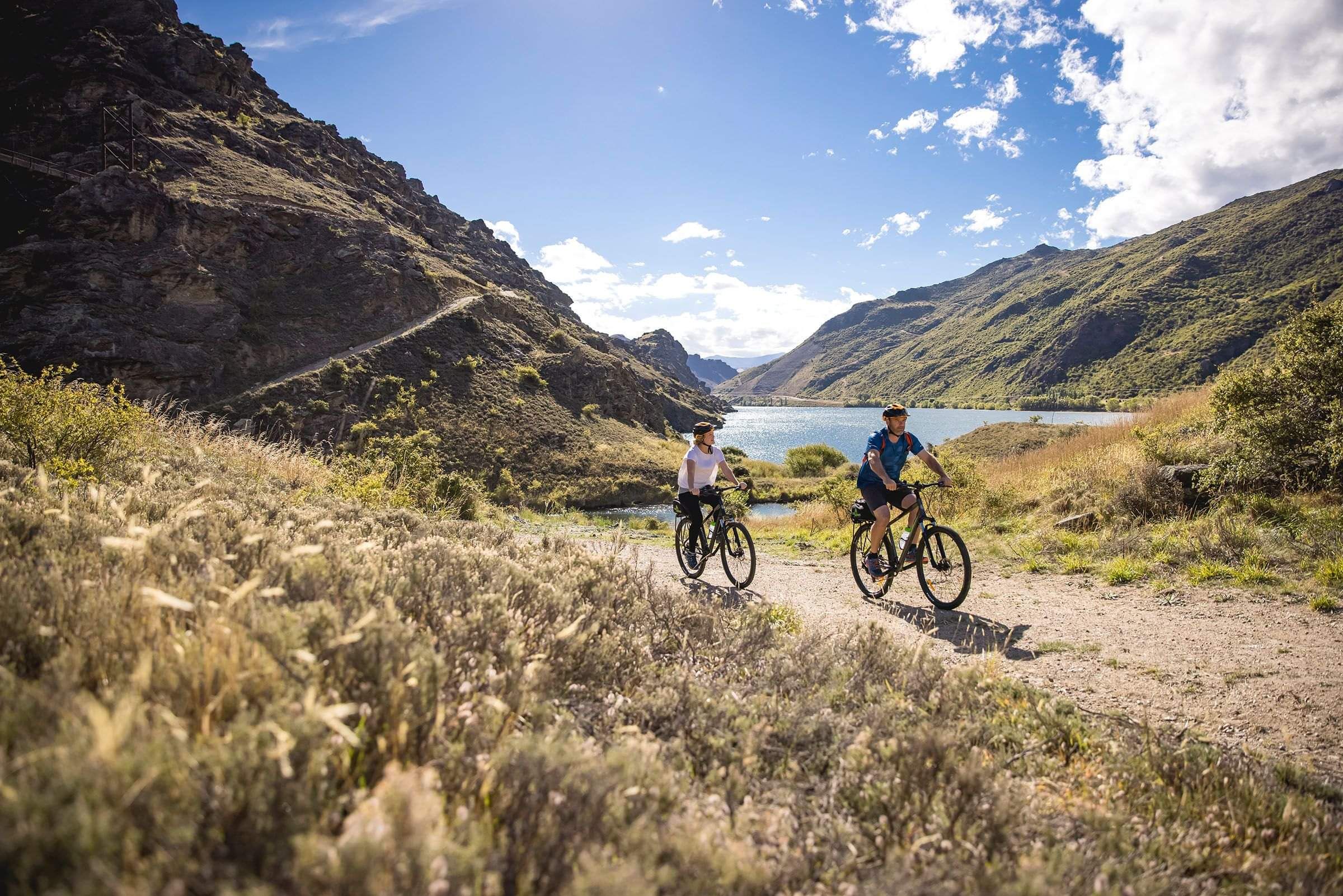 Lake Dunstan along the Otago Triple Treat tour
