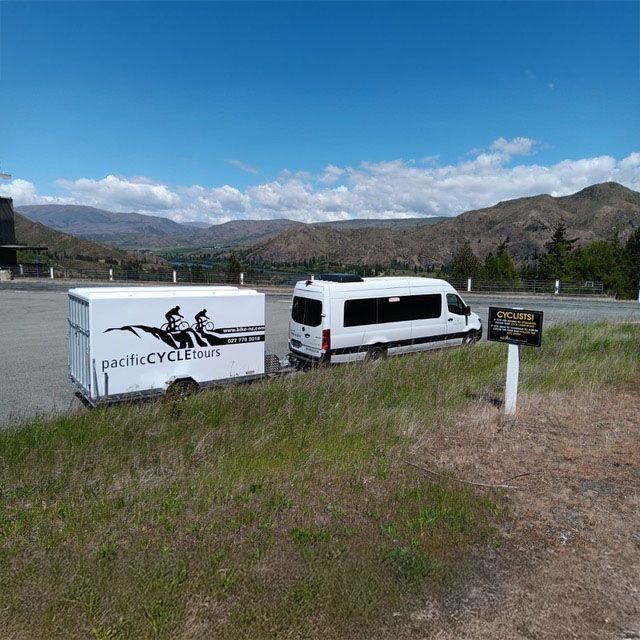Our comfortable high end Van and trailer takes tourists from around the world sightseeing throughout beautiful New Zealand