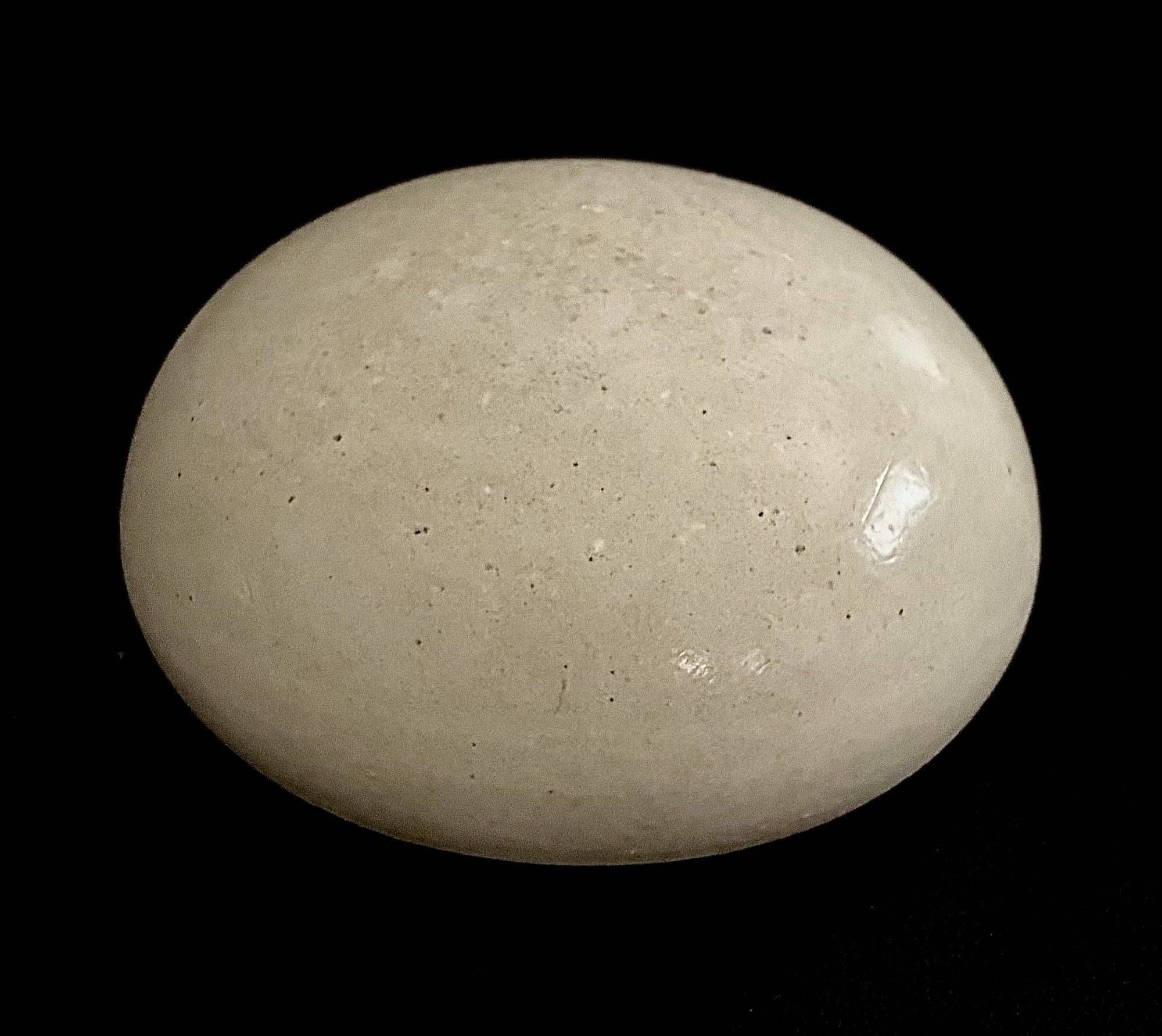 Same footprint as small flat pebble but with more presence